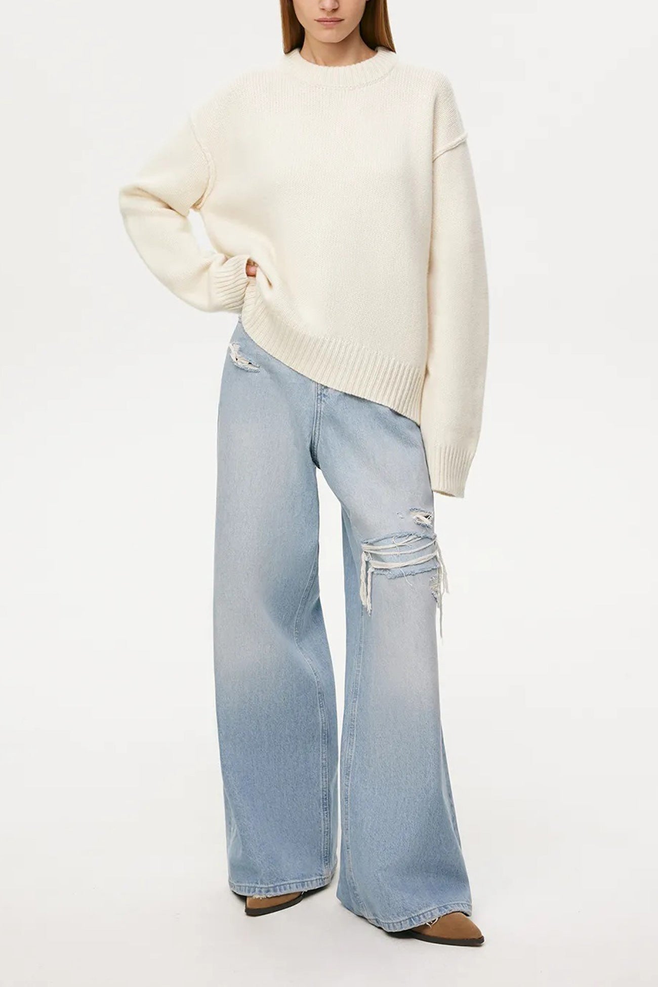 Well Tailored Sweater with a Graceful Silhouette
