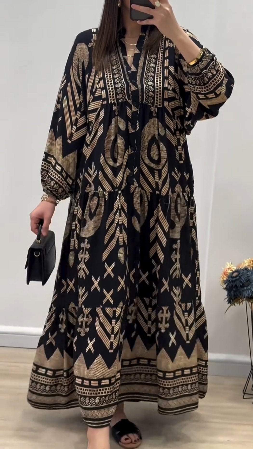 Effortlessly Elegant Dress with a Timeless Design