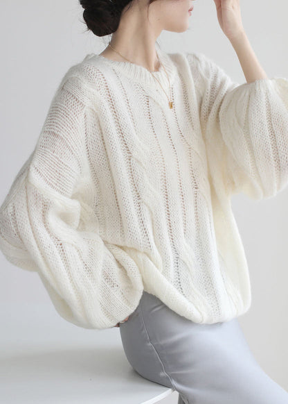 Well Tailored Sweater with a Graceful Silhouette