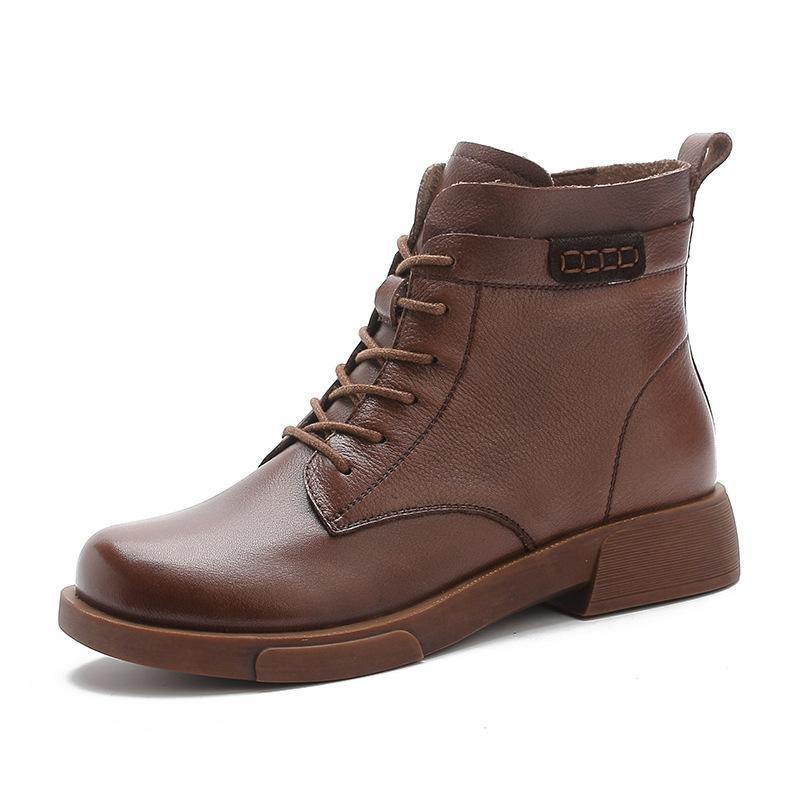 Well Tailored Boots with a Graceful Silhouette