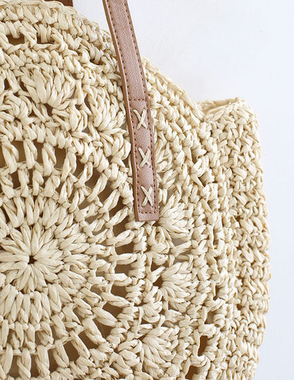 Gracefully Styled Bag for Any Occasion