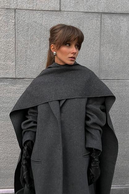 Well Tailored Coat with a Graceful Silhouette