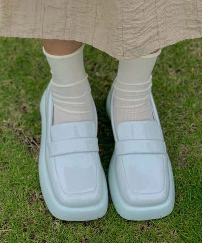 Effortlessly Elegant Shoes with a Timeless Design