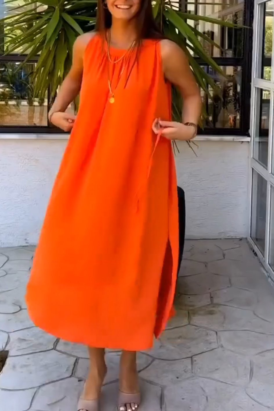 Beautifully Finished Dress in a Timeless Design