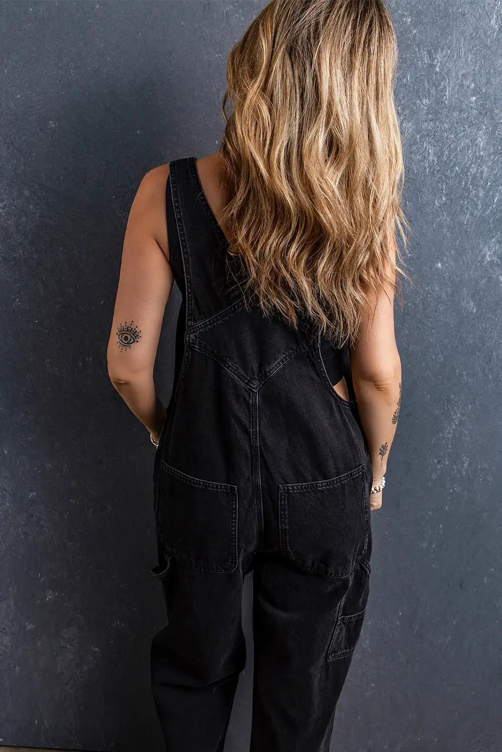 Well Tailored Garment with a Graceful Silhouette
