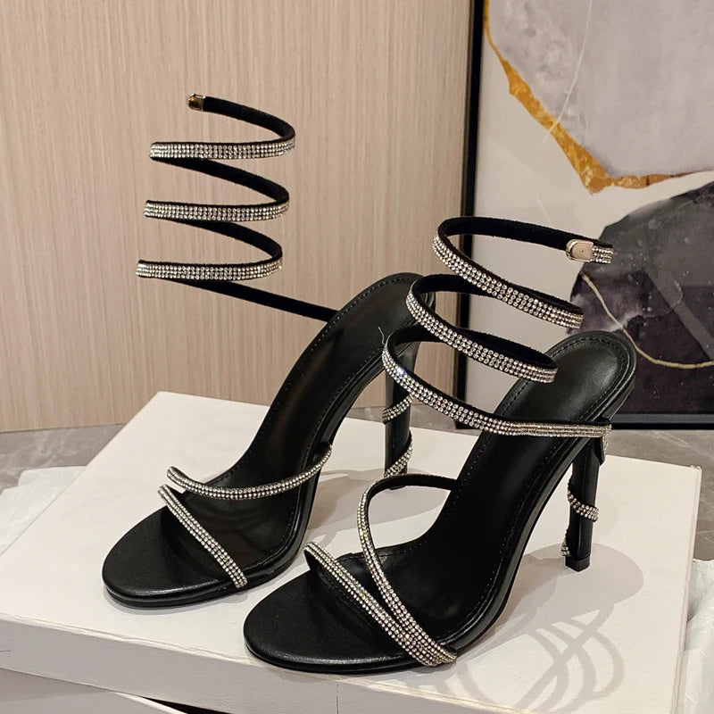Effortlessly Elegant Sandals with a Timeless Design