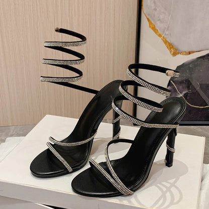 Effortlessly Elegant Sandals with a Timeless Design