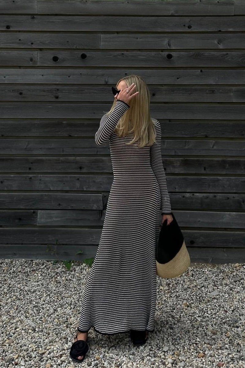 Classic Vintage Dress with a Flattering Fit