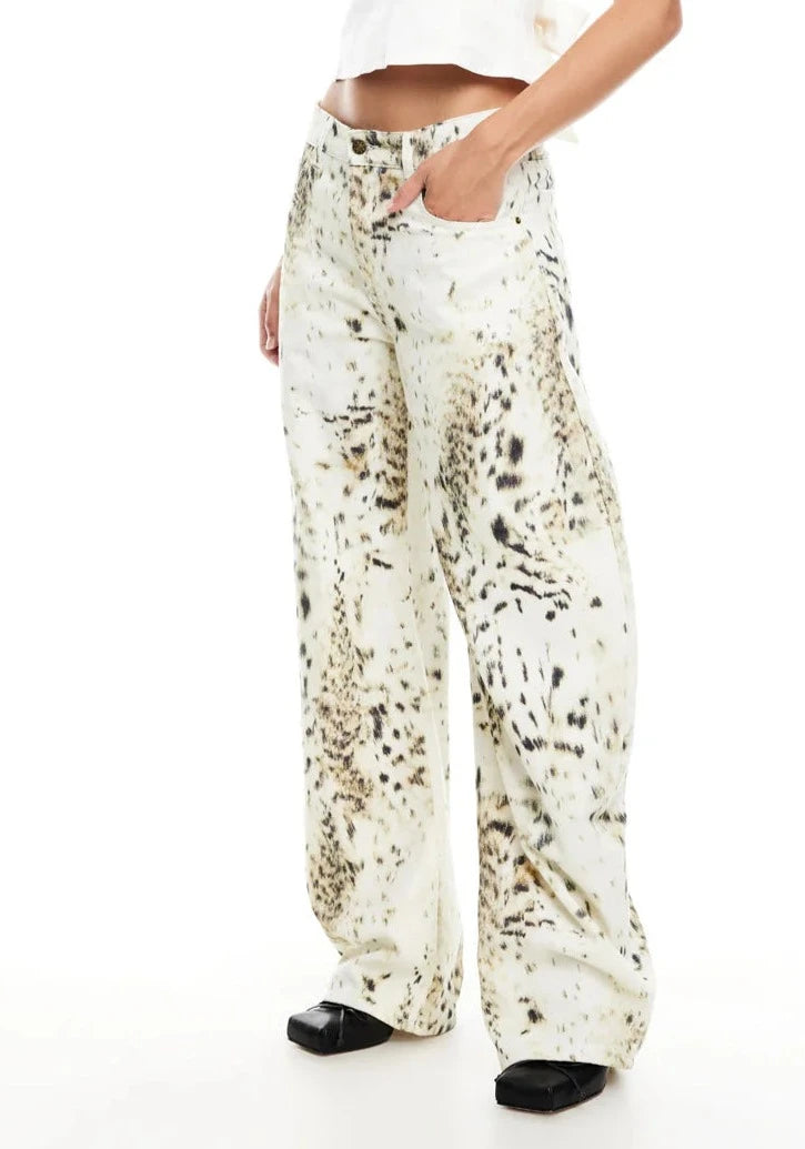 Well Tailored Garment with a Graceful Silhouette