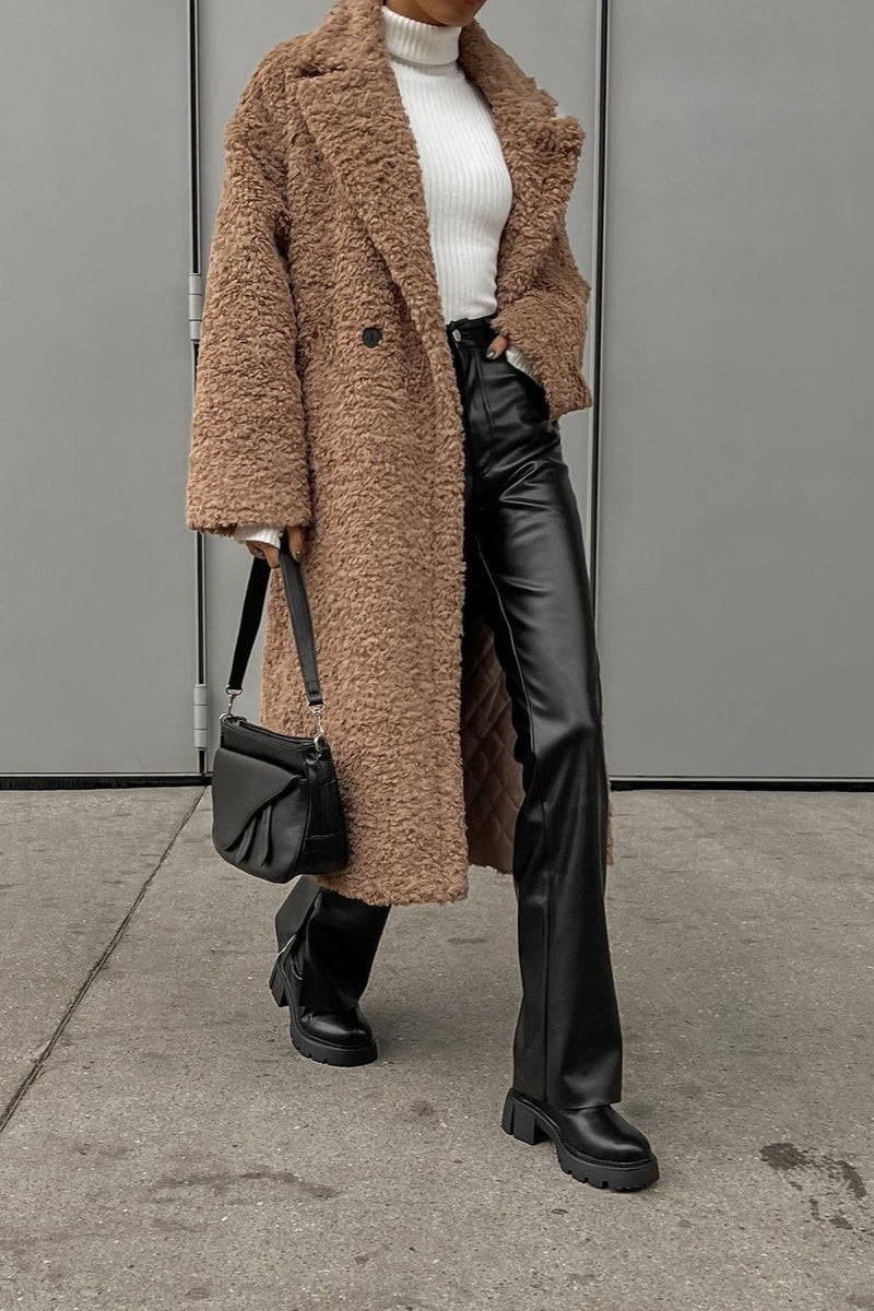 Well Tailored Coat with a Graceful Silhouette