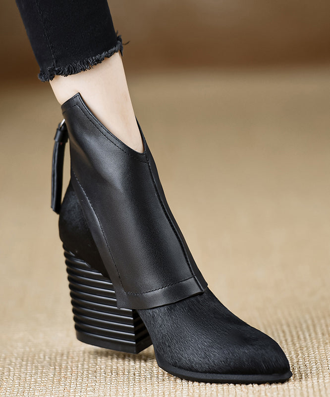 Effortlessly Elegant Boots with a Timeless Design