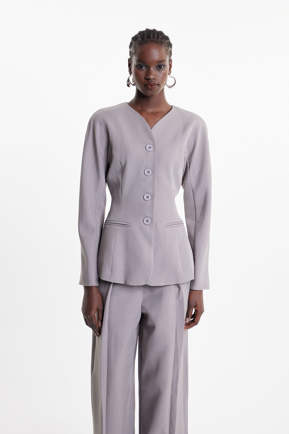 Well Tailored Pants with a Graceful Silhouette