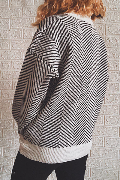 Effortlessly Elegant Sweater with a Timeless Design