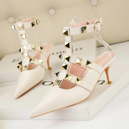 Effortlessly Elegant Shoes with a Timeless Design