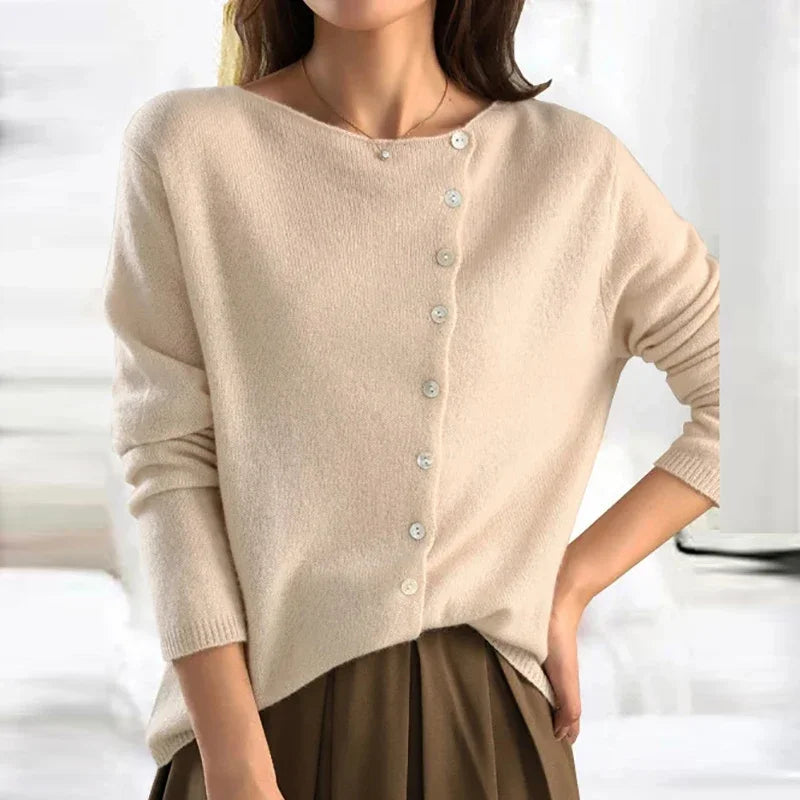 Effortlessly Elegant Sweater with a Timeless Design