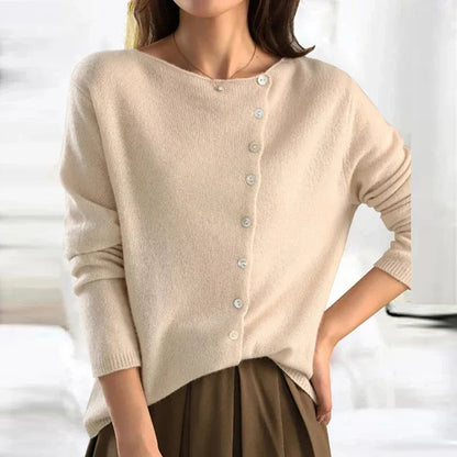 Effortlessly Elegant Sweater with a Timeless Design