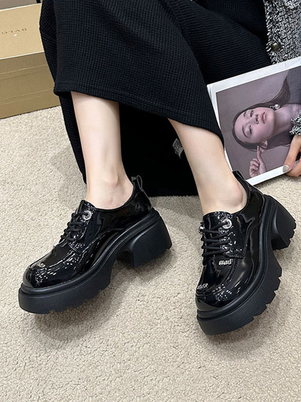 Effortlessly Elegant Shoes with a Timeless Design