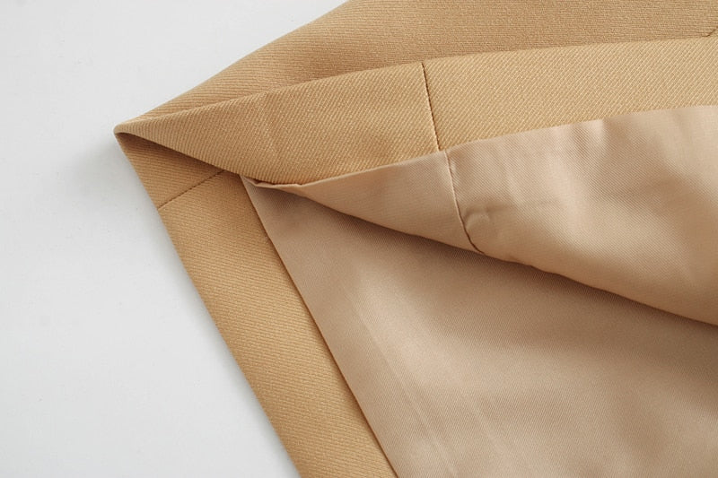 Classic Vintage Pants with a Flattering Fit