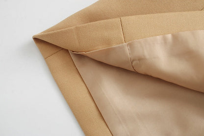 Well Tailored Pants with a Graceful Silhouette