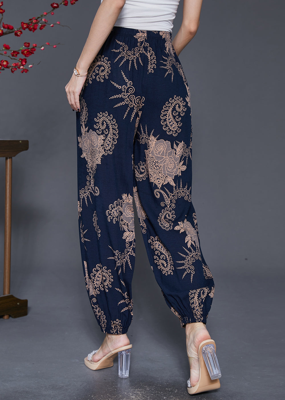 Well Tailored Pants with a Graceful Silhouette