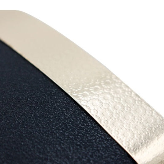 Sophisticated Bag with a Clean Classic Look