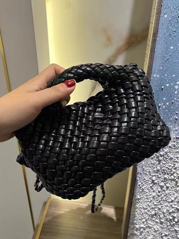 Well Tailored Bag with a Graceful Silhouette