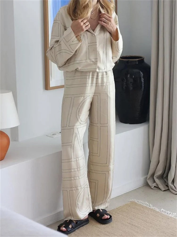 Effortlessly Elegant Pants with a Timeless Design