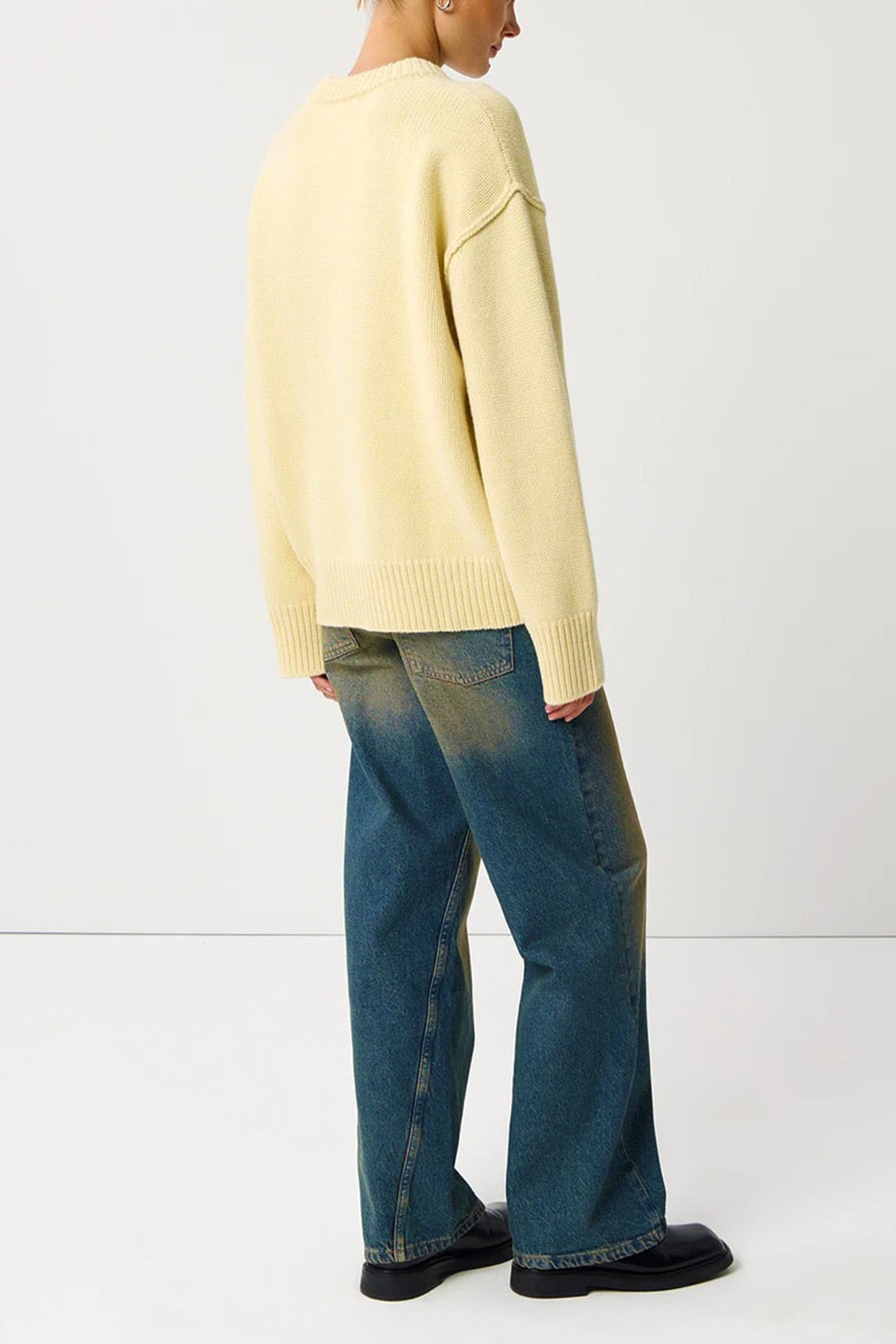 Well Tailored Sweater with a Graceful Silhouette