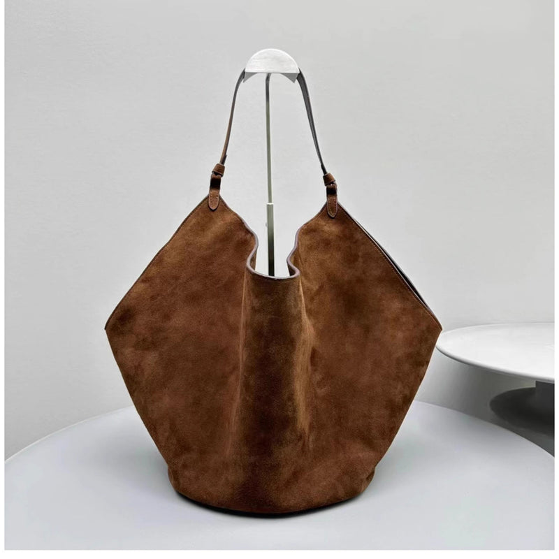 Gracefully Styled Bag for Any Occasion