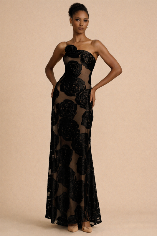 Beautifully Finished Dress in a Timeless Design