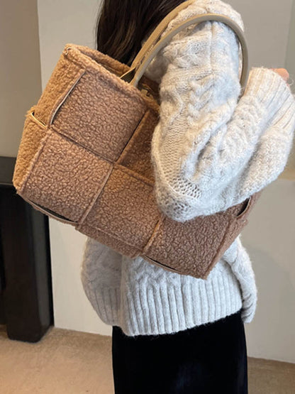 Gracefully Styled Bag for Any Occasion