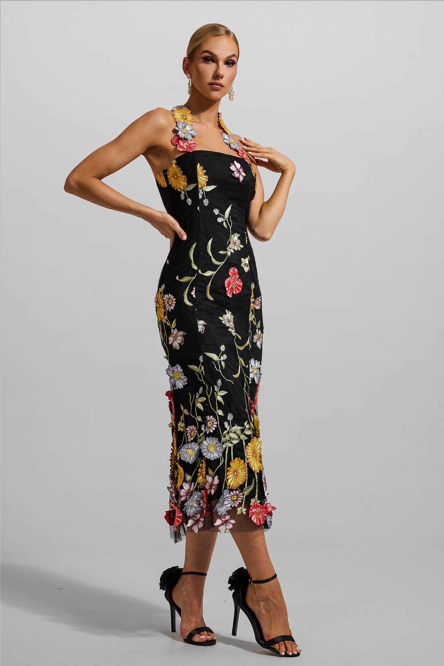 Well Tailored Dress with a Graceful Silhouette