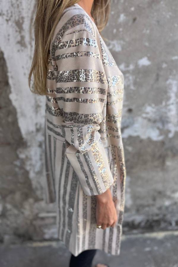 Elegantly Styled Coat for Everyday Wear