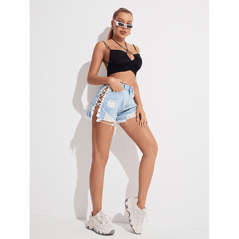Effortlessly Elegant Pants with a Timeless Design