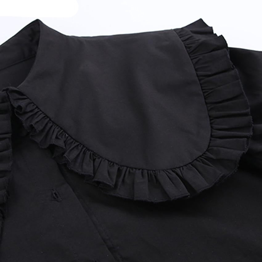 Classic Vintage Blouse with a Flattering Fit