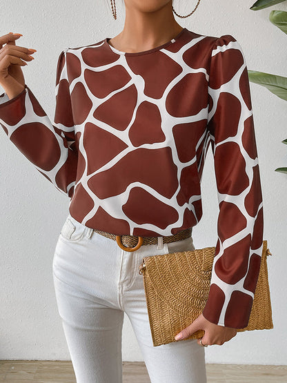 Effortlessly Elegant T-Shirt with a Timeless Design