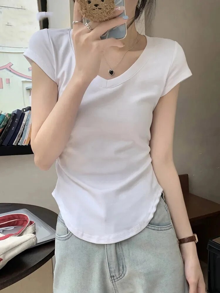 Effortlessly Elegant T-Shirt with a Timeless Design