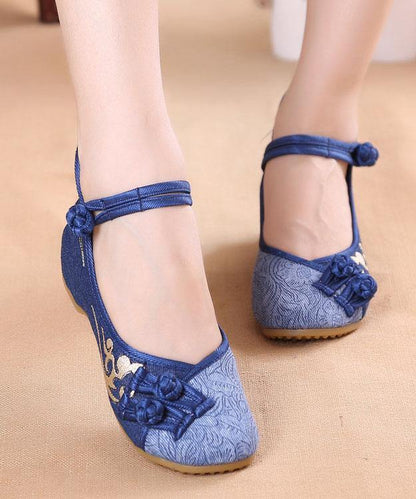 Well Tailored Heels with a Graceful Silhouette