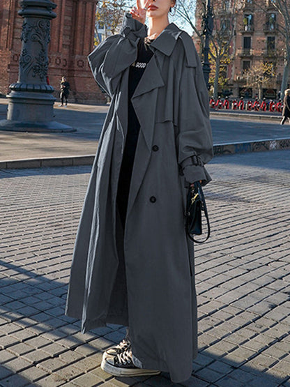 Well Tailored Coat with a Graceful Silhouette