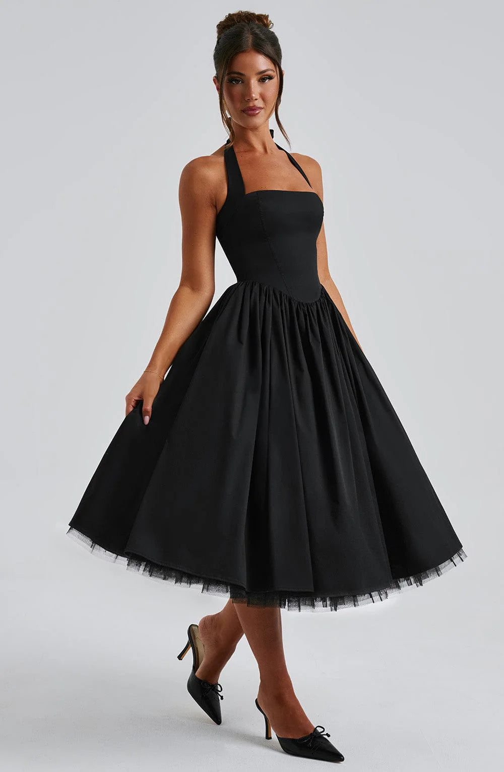 Effortlessly Elegant Dress with a Timeless Design