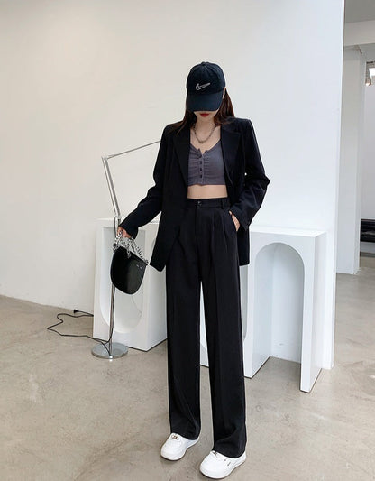 Well Tailored Pants with a Graceful Silhouette