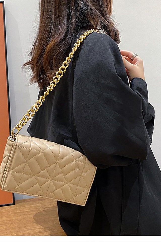 Effortlessly Elegant Bag with a Timeless Design