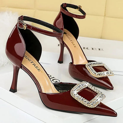 Well Tailored Sandals with a Graceful Silhouette