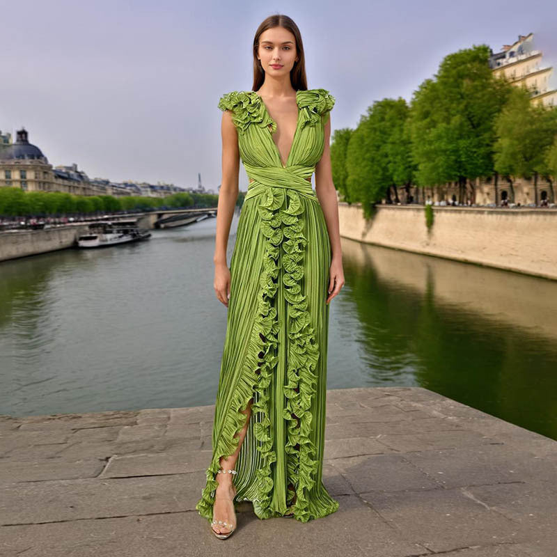 Well Tailored Dress with a Graceful Silhouette