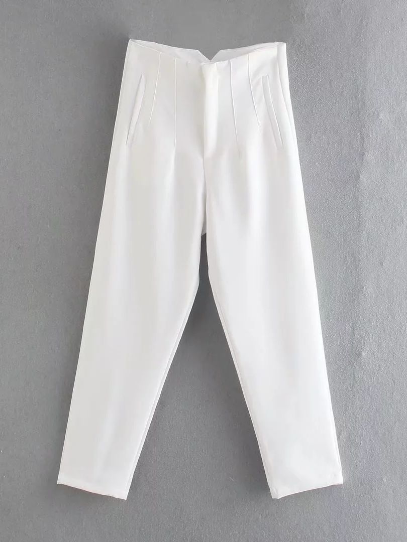 Well Tailored Trousers with a Graceful Silhouette