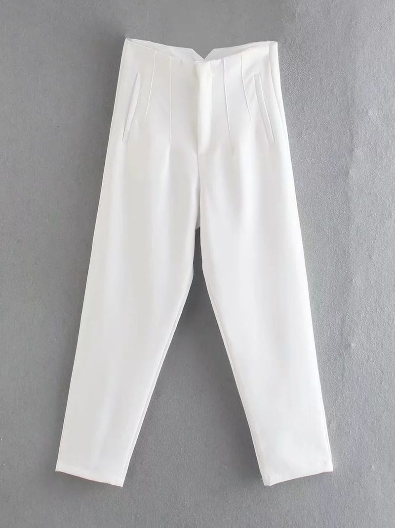 Well Tailored Trousers with a Graceful Silhouette