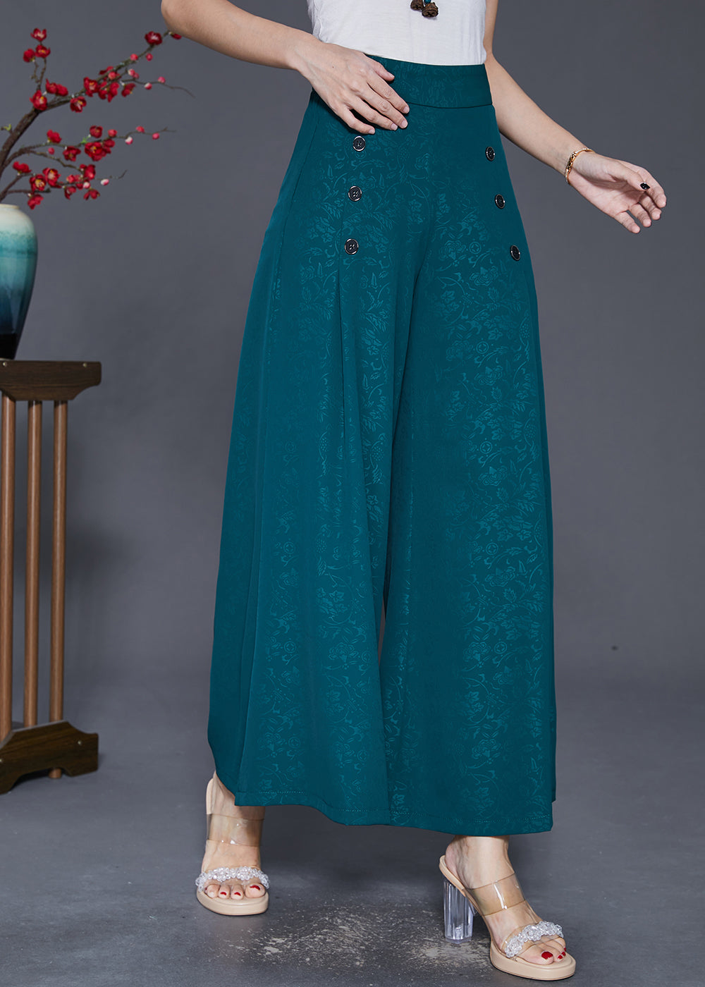 Classic Vintage Pants with a Flattering Fit