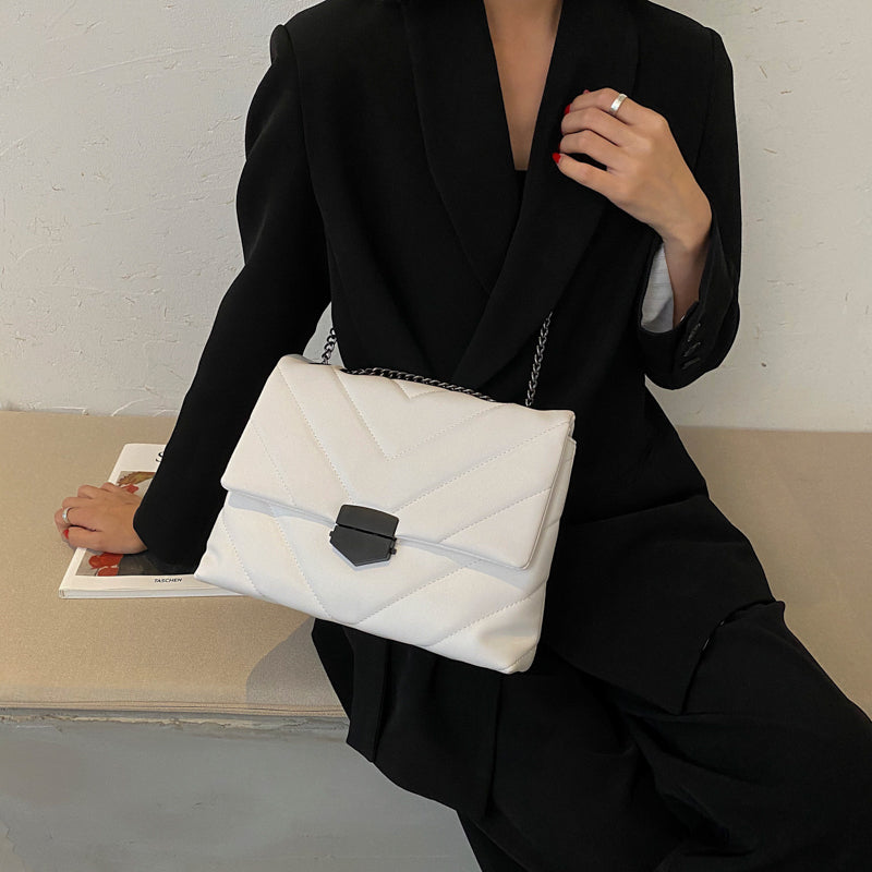 Polished Bag with an Effortless Classic Look