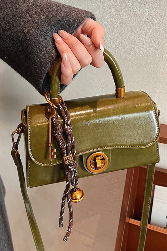 Polished Bag with an Effortless Classic Look