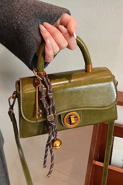 Polished Bag with an Effortless Classic Look